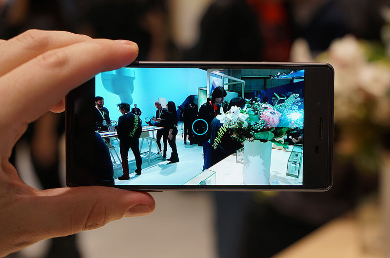 El stand de Sony en el Mobile World Congress, visto desde uno de sus teléfonos.